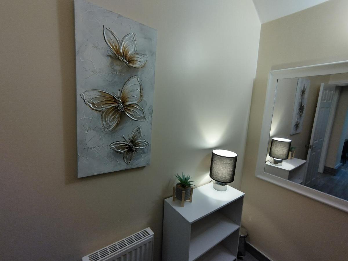 Queens Holiday Apartment 彭布罗克 外观 照片